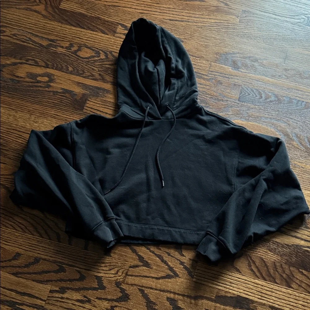 ALO Black Cropped Bae Hoodie - Picture 1 of 1